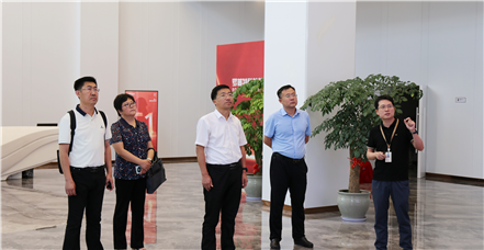 山东省济南市莱芜区委副书记、区长李光辉一行考察亚游集团ag8